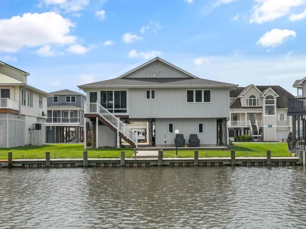 37451 Sailors Ct, Greenbackville, VA 23356