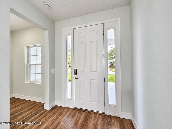 5th image of 1406 Valerius St SE