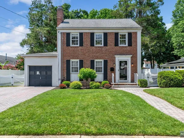 39 Harvey Ave, Rochelle Park, NJ 07662