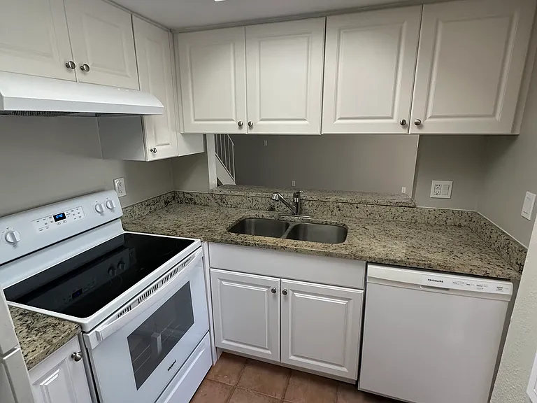5848 Queen Elizabeth Way #2 — Photo 6