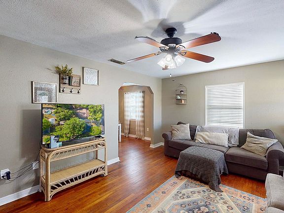 4th image of 109 W Gay Ave