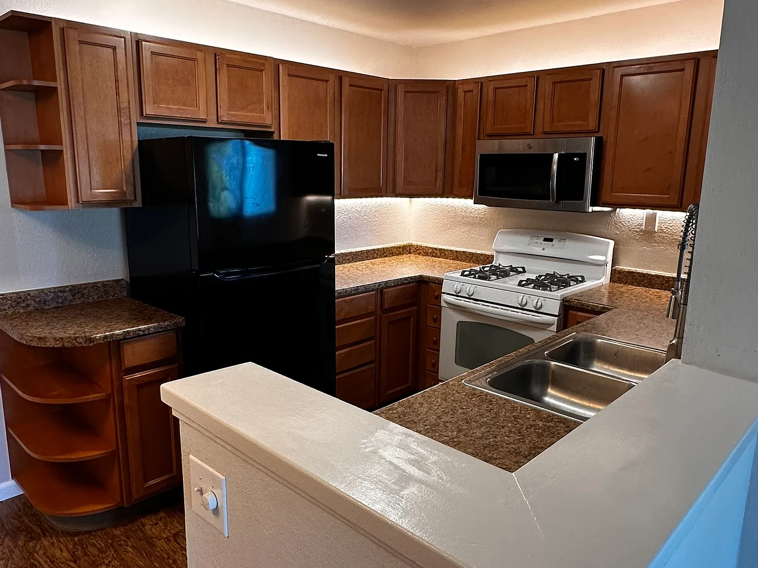 1 bed, 714 sqft, $2,350 — Photo 2