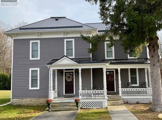 2 John St, Rideau Lakes, ON K0E1G0