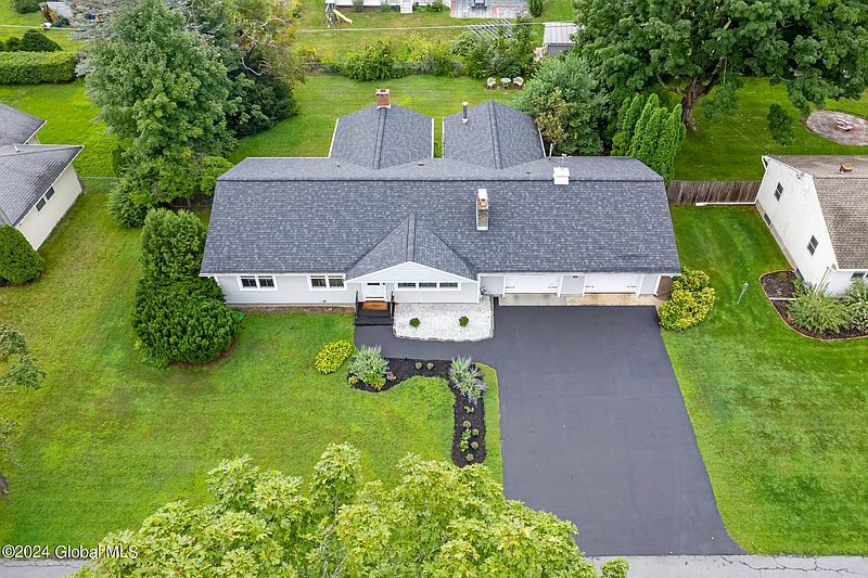 2nd image of 14 Crommelin Drive
