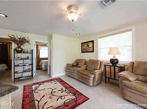 4th image of 646 Estero Blvd