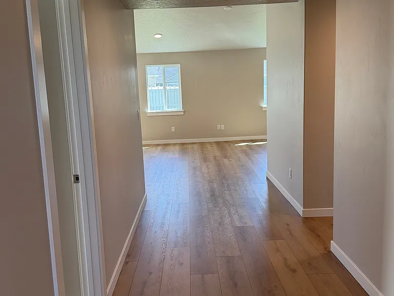 11147 Bluefield Dr — Photo 2