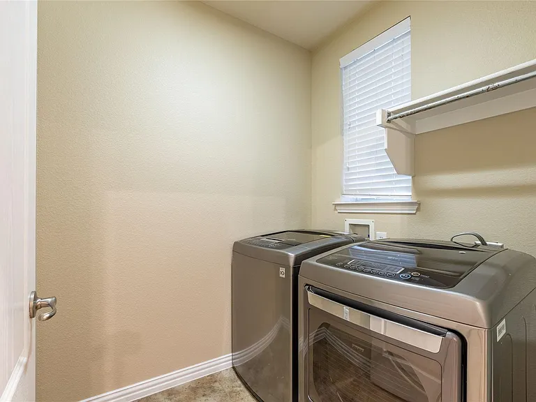 8704 Iron Horse Dr — Photo 5