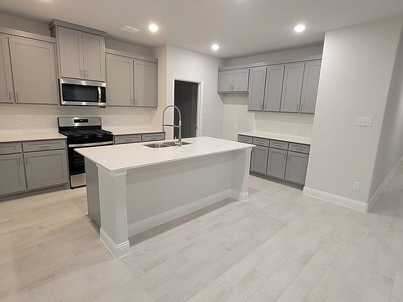 3rd image of 1001 Amenduni Ln
