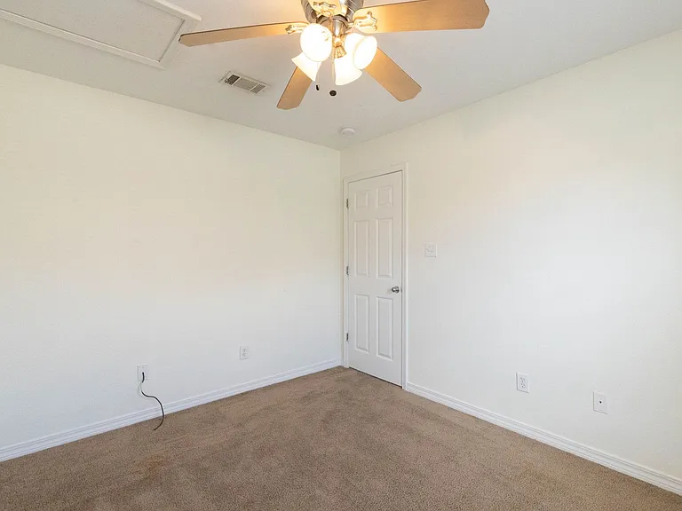 17239 Avondale Cir — Photo 17