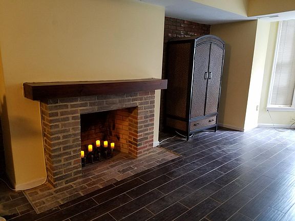 Fireplace (decorative only)