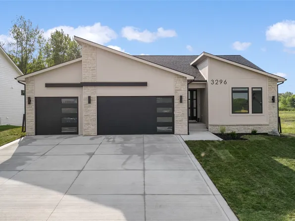 3296 NW Prescott Ct, Grimes, IA 50111