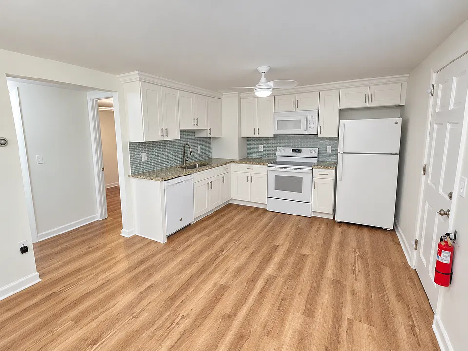 7 Locust St #B
