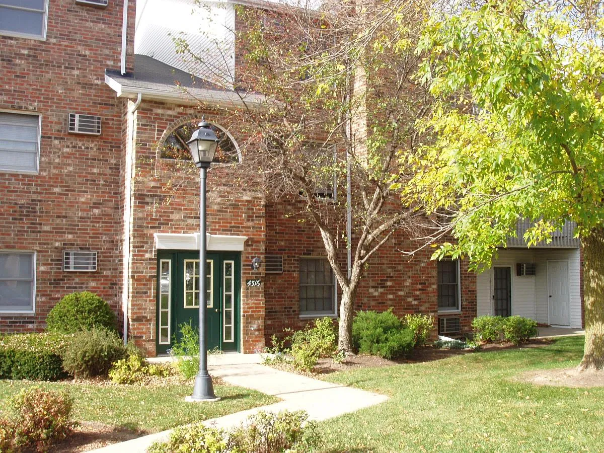 2 bed, 1010 sqft, $1,625 — Photo 1