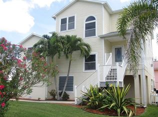17555 2nd St E, Redington Shores, FL 33708