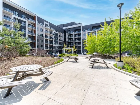 128 Grovewood Cmn #119, Oakville, ON L6H 0X3