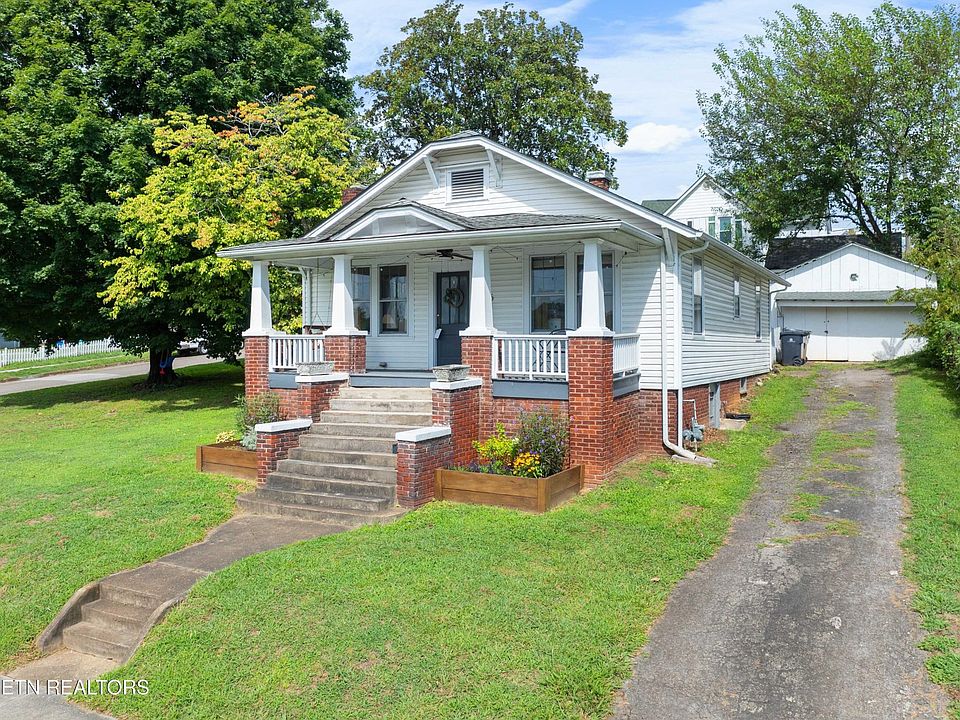 1st image of 305 E Emerald Ave
