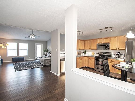 3rd image of 15283 Beam St