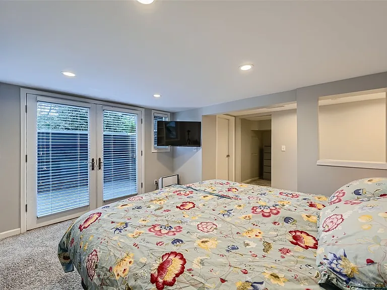6202 38th Ave NE — Photo 18