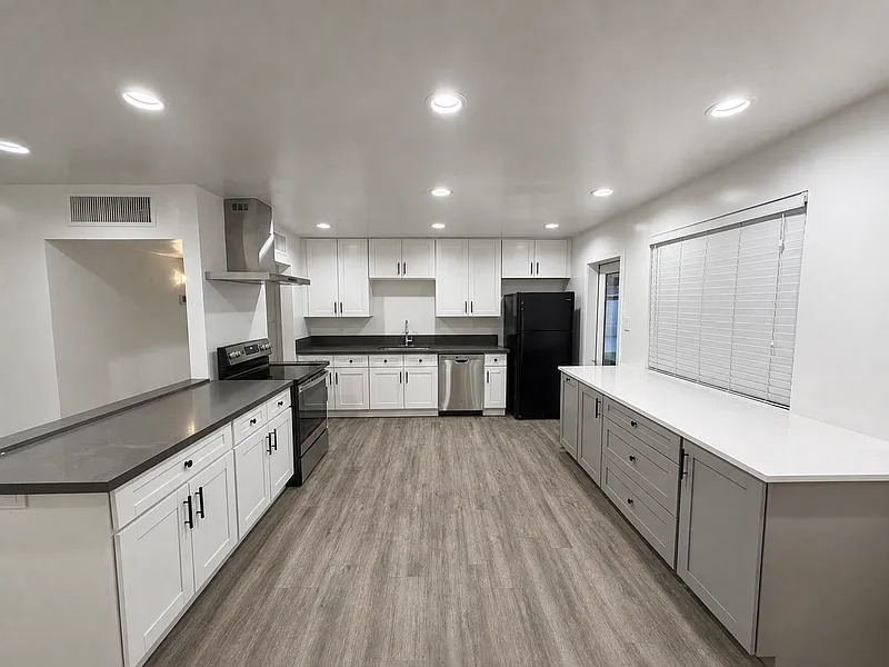 3 bed, 2.0 bath, 1377 sqft, $2,800 — Photo 3