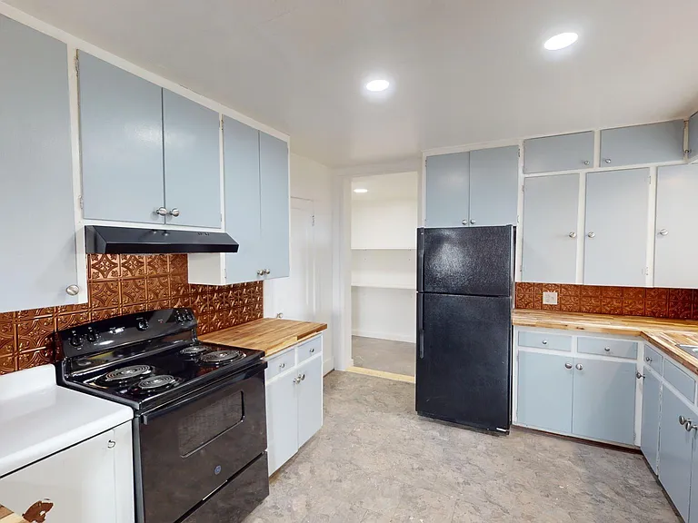 721 Ranch House Ln — Photo 2