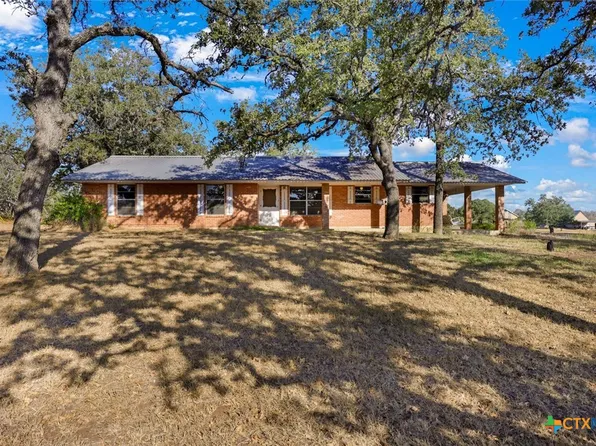 25 County Road 427, Stockdale, TX 78160