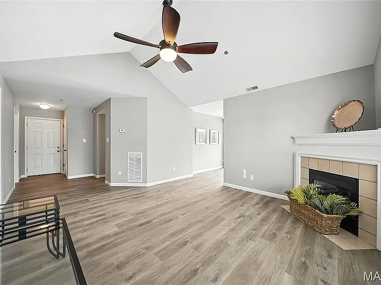 151 Imperial Crown Way #J — Photo 6
