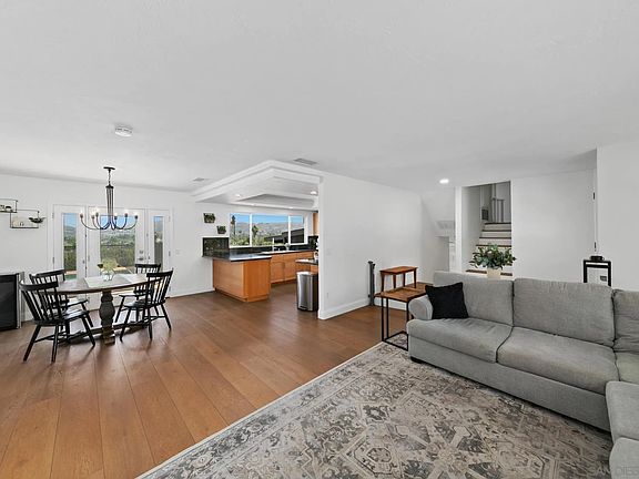 5th image of 1842 Craigmore Ave