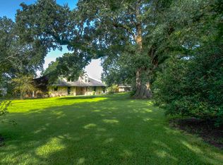 717 Oak Manor Dr, New Iberia, LA 70563