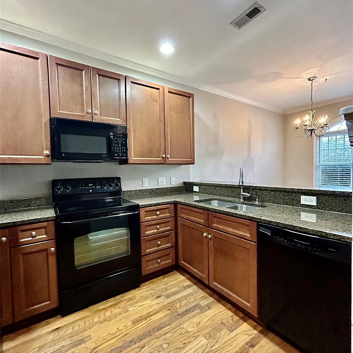 3 bed, 2.5 bath, $2,500 — Photo 4