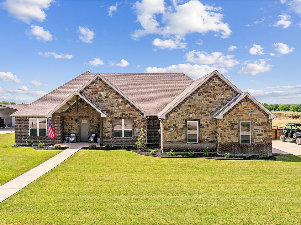 1st image of 210 Lakecrest Dr