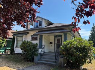 727 N 68th St, Seattle, WA 98103