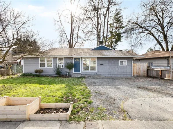 865 SE M St, Grants Pass, OR 97526