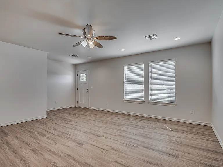 818 W Nevada Ave — Photo 9