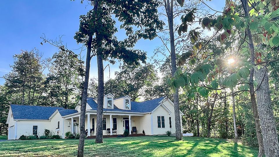 1st image of 11 Valley Manor Dr