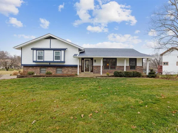3 Harbor Point Ct, Lake Saint Louis, MO 63367