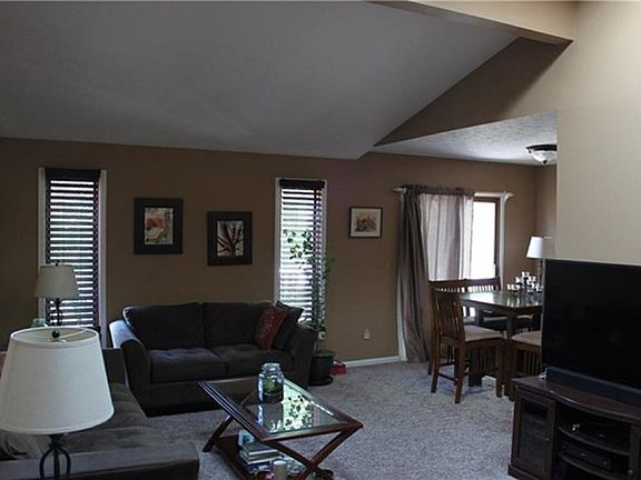 3rd image of 227 Willow Pond Way