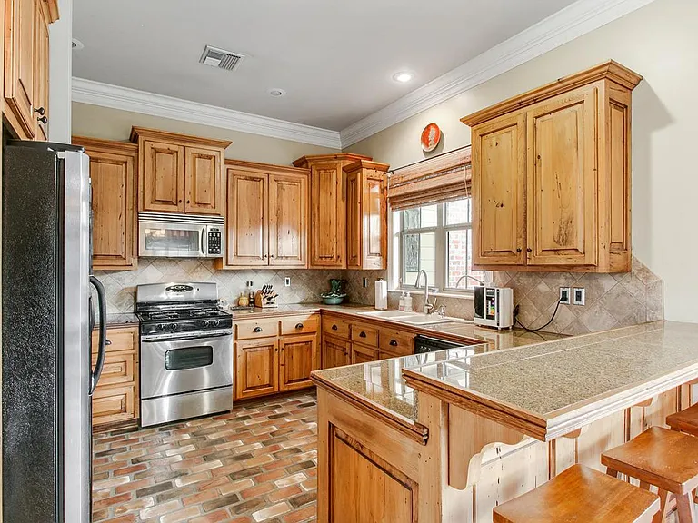 105 Beaufort Cir — Photo 4