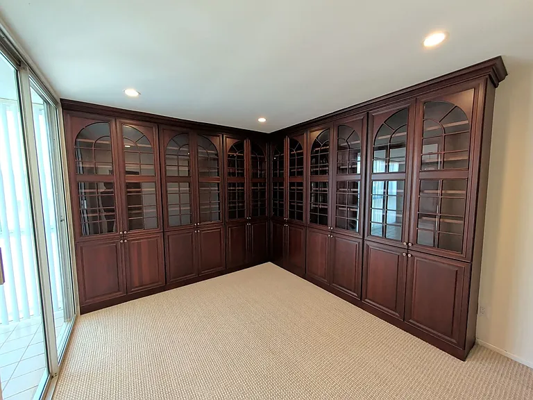 415 Montana Ave — Photo 25