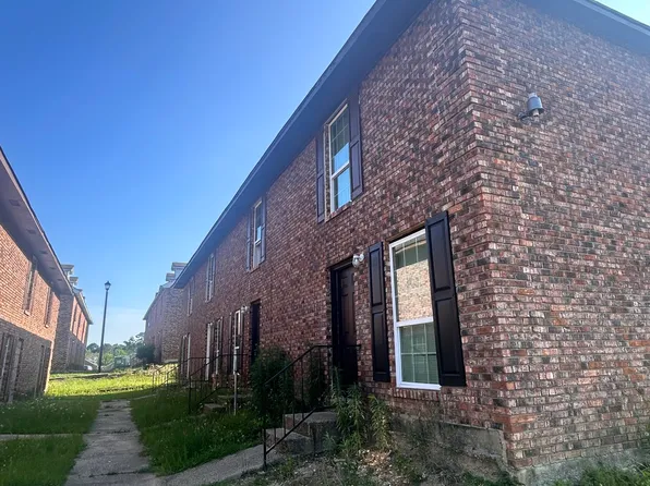 101 Plantation Place Dr, Hattiesburg, MS 39401