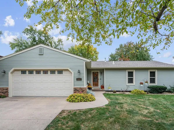 2321 E 47th St, Davenport, IA 52807