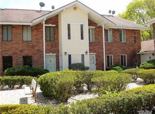 36 Fargo Ct, Coram, NY 11727