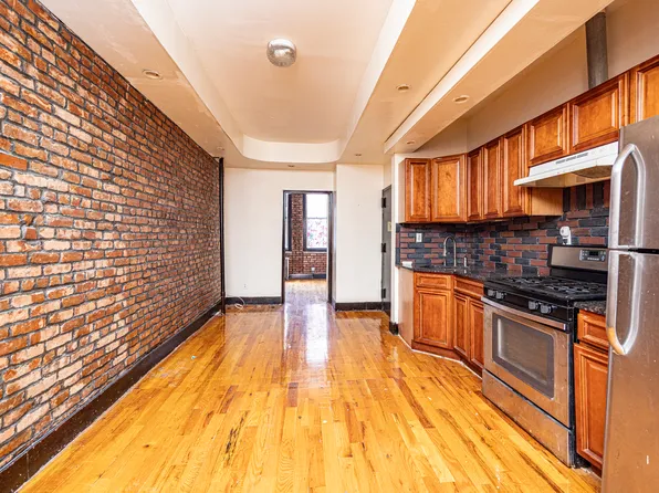 840 Hart Street image 1 of 21