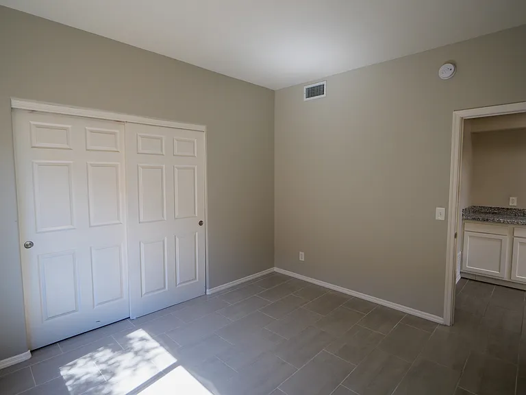 2430 N Quesnel Loop — Photo 14