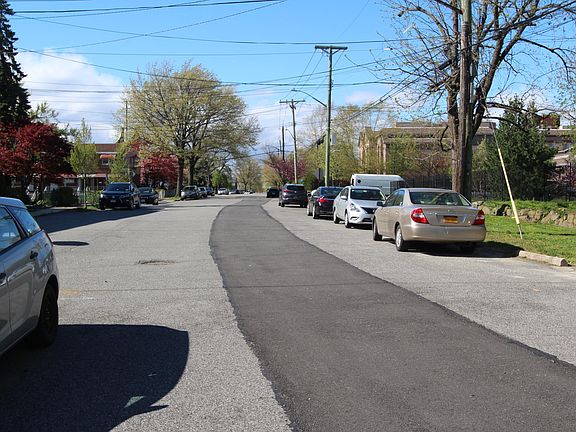 2nd image of 97 Hollywood Ave