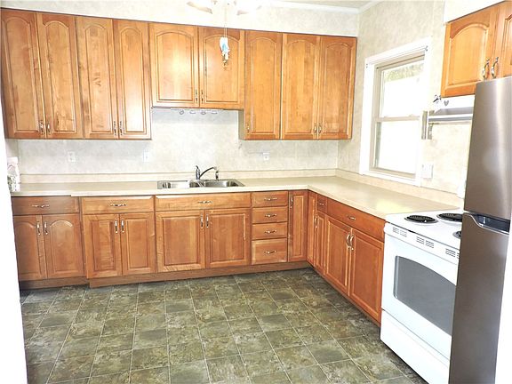 2nd image of 613 Dellwood St