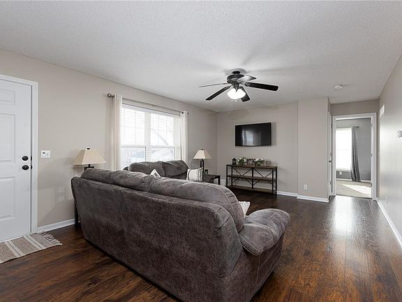 5th image of 2118 Glenside Rd