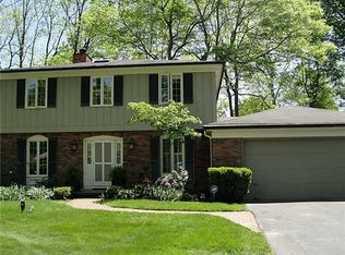 2411 Meadowcroft Ln, Maumee, OH 43537