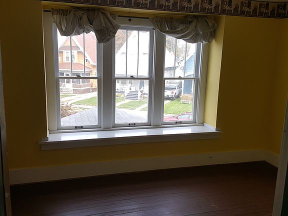 2nd image of 732 Dearborn Ave
