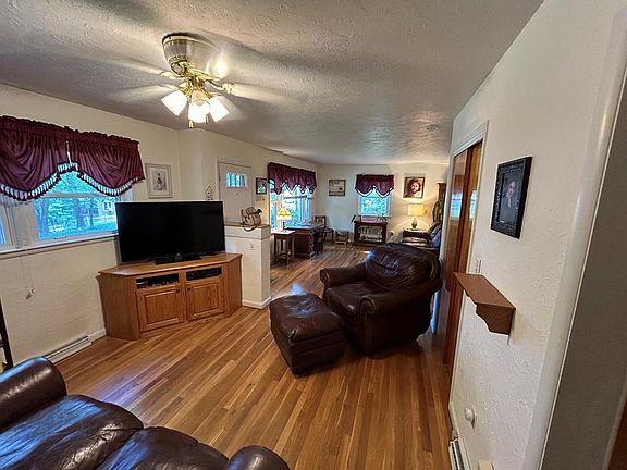 3rd image of 452 Wendy Way