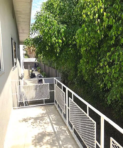 1320 N Martel Ave #7 — Photo 5